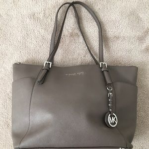 Micheal Kors medium tote